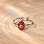 Anello regolabile minimal mini con fiore vero, Pizzo della Regina Anna in resina colorata, acciaio argento regolabile. Anello componibile